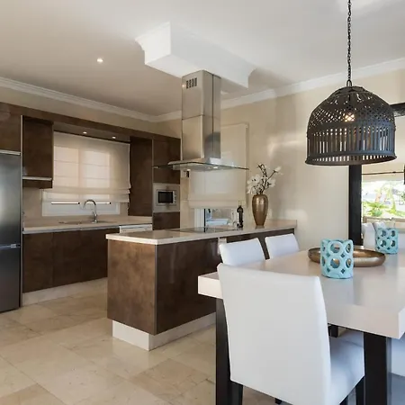 Puerto Del Carmen Sleeps 6 Pool Air Con Wifi Villa Puerto del Carmen (Lanzarote)