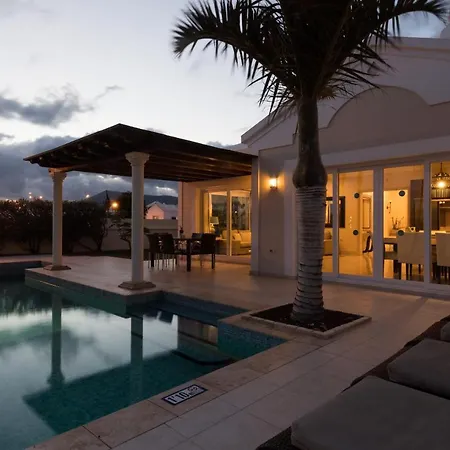 Puerto Del Carmen Sleeps 6 Pool Air Con Wifi