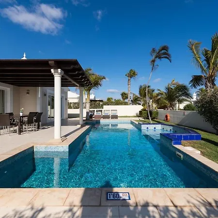 Villa Puerto Del Carmen Sleeps 6 Pool Air Con Wifi